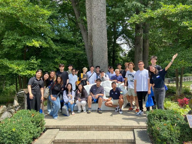 Group photo of students in front of lion shrine at Penn State Abington near Philadelphia 